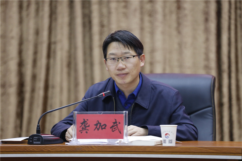 师宗县推动调研成果应用推进主题教育见成效龚加武李志伟集中为领导
