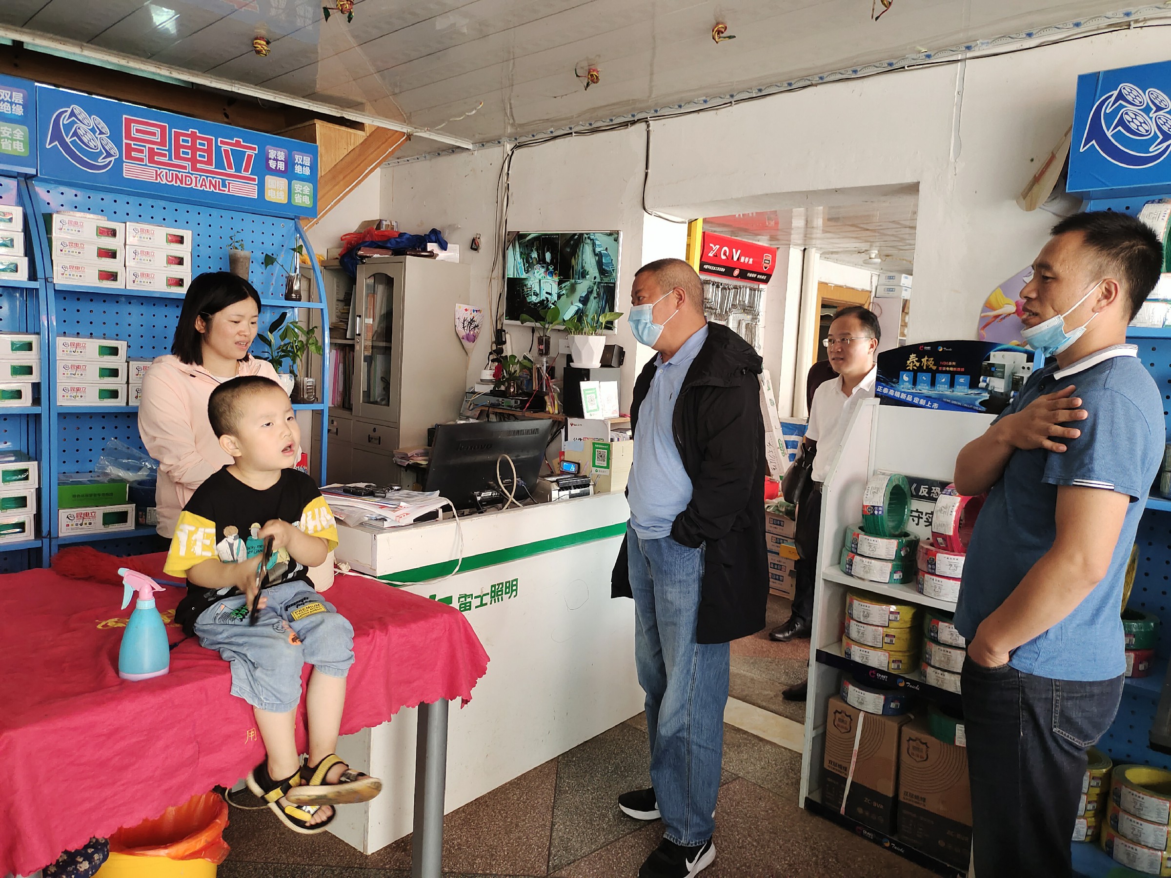 2021年8月18日到师宗县彩云镇五金店现场查看照片.jpg
