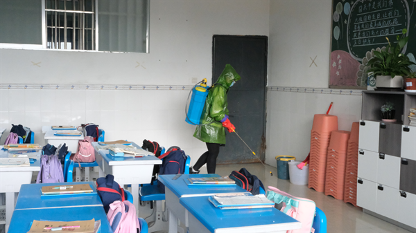 丹溪小学教室消毒.bmp