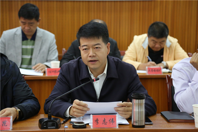 会上,县委副书记,县长李志伟介绍了师宗县经济社会发展情况.
