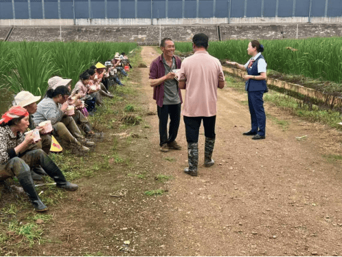 银行反诈宣传“零距离” 筑牢田间地头“安全网”53.png